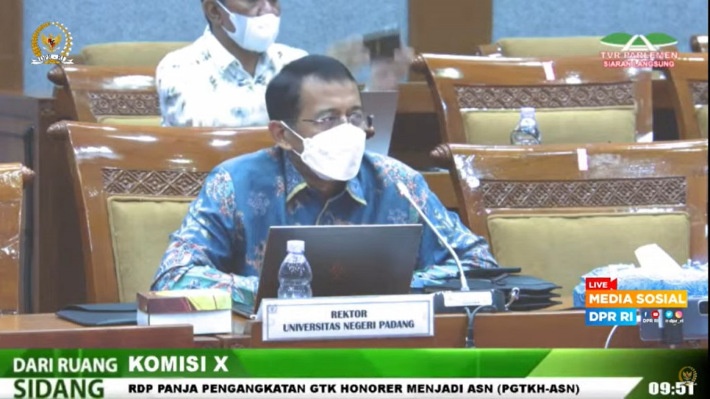 Rektor Universitas Negeri Padang (UNP), Ganefri. Tangkapan layar. Medcom.id/Iilham Pratama Putra.