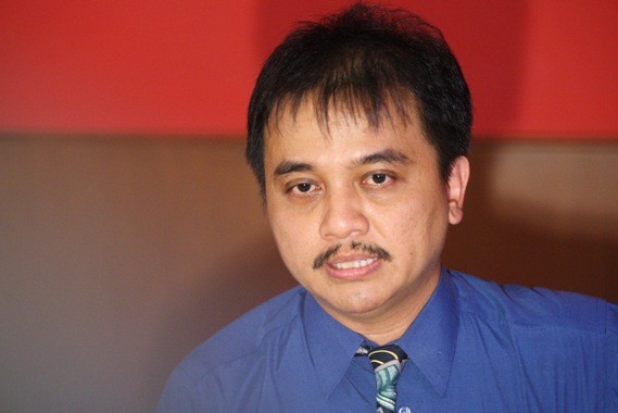 Roy Suryo Bantah Tabrak Lari Lucky Alamsyah - Medcom.id