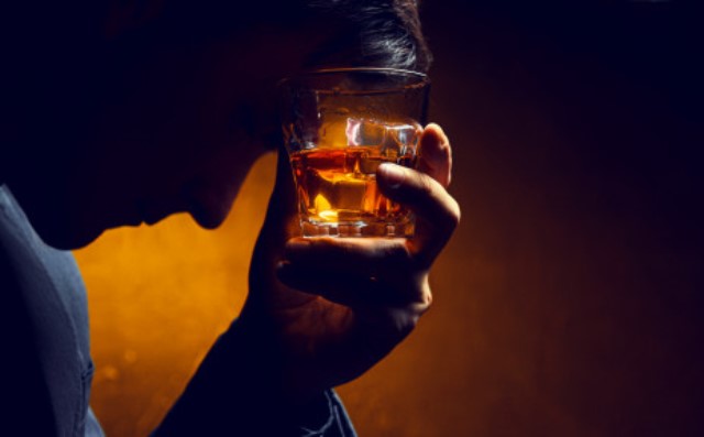 Studi: Alkohol Buruk untuk Kesehatan Otak dan Sistem Saraf