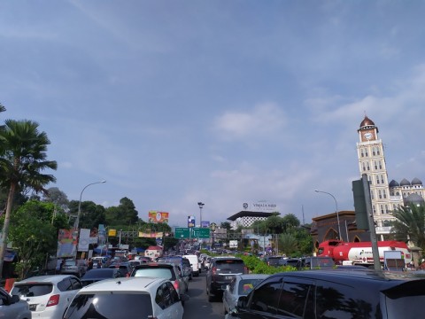 Puncak Padat di Libur Waisak, Polisi Paksa Putar Balik Ratusan Kendaraan