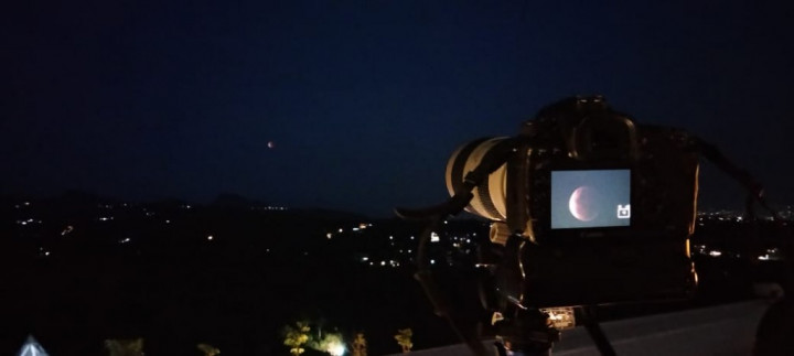 Populer Daerah, Puncak Gerhana Bulan di Lembang Tertutup Awan Hingga Satu Kampung di Sleman Jadi Klaster Covid-19