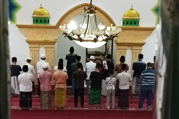 Suasana Salat Gerhana Bulan di Masjid Jami Nurul Iman Bogor