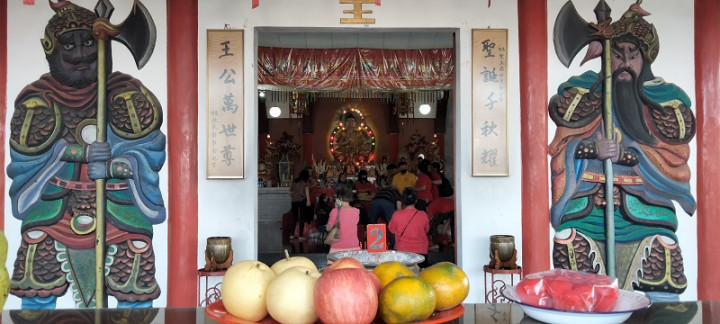 Ibadah Waisak di Vihara Ho Tek Tjeng Sin Kondusif