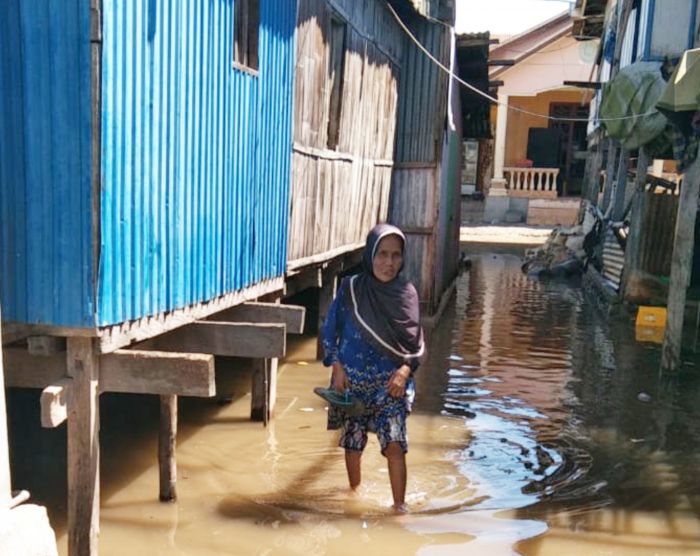 Usai Gerhana Bulan, Banjir Rob Melanda Kampung di Sikka NTT