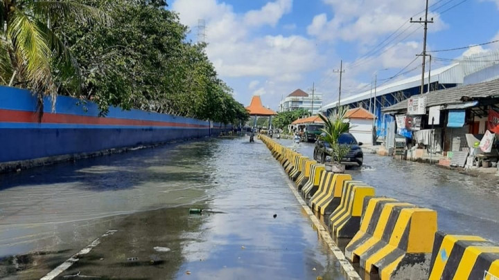 Usai Gerhana Bulan, Pesisir Surabaya Diterjang Banjir