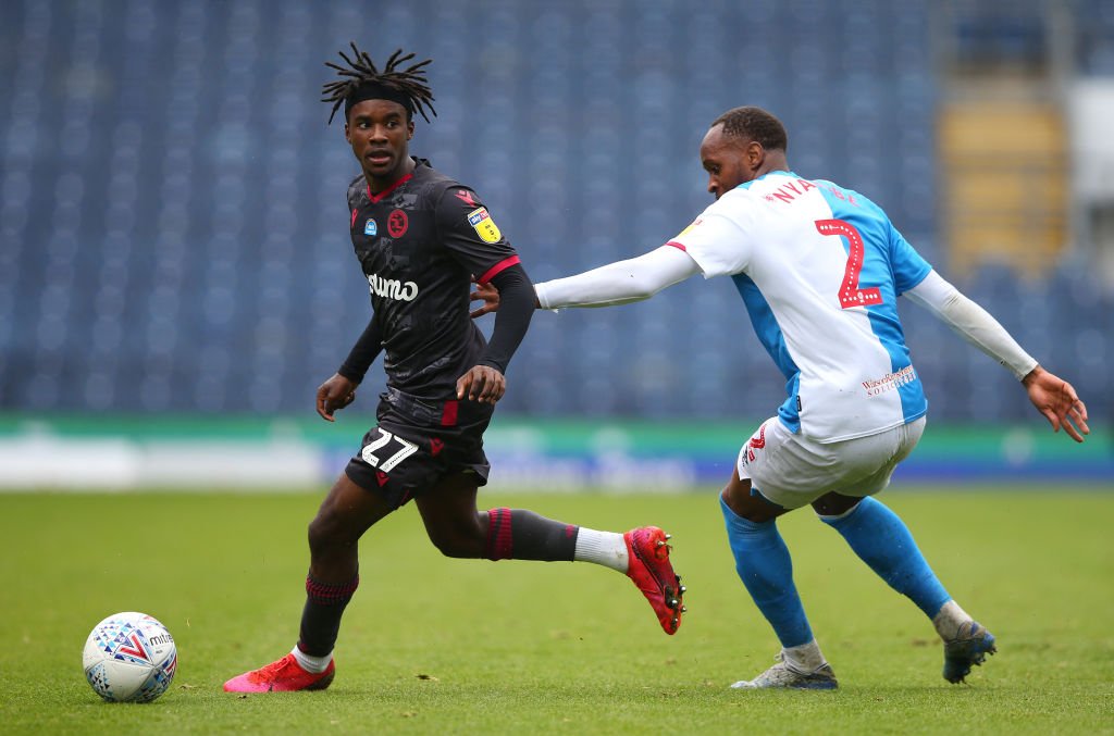 Omar Richards (kiri) ketika masih membela Reading (AFP/Alex Livesey)