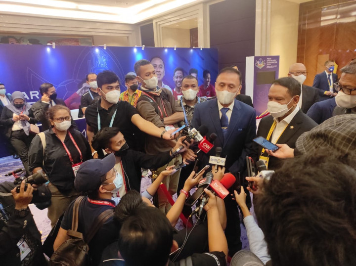 Iwan Bule 'Ngemis' Minta Kantor kepada Menpora di Kongres PSSI