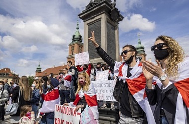 Ratusan Warga Polandia dan Lithuania Serukan Pembebasan Kritikus Belarusia