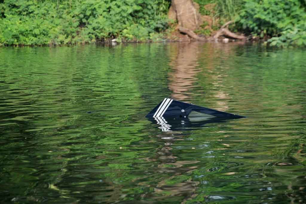 Pesawat latih jatuh di Danau Buperta, Cibubur, Jawa Barat. MI/Andri Widiyanto