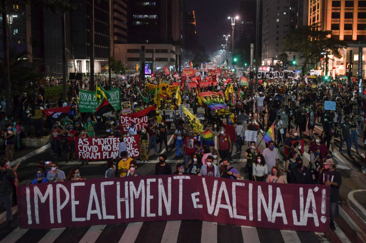 Foto: Warga Brasil Demo Tuntut Presiden Bolsonaro Mundur