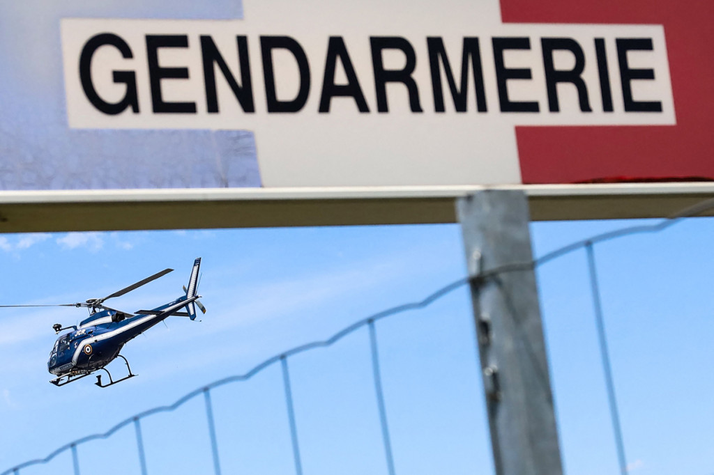 Prancis Kerahkan 210 Polisi dan 4 Helikopter Buru Seorang Mantan Tentara