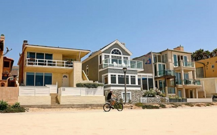 Bos Snapchat Beli Rumah Pantai Sederhana Seharga Rp206 Miliar