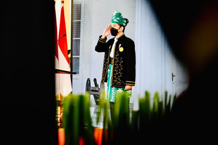 Kenakan Baju Adat Tanah Bumbu, Jokowi Pimpin Peringatan Hari Lahir Pancasila