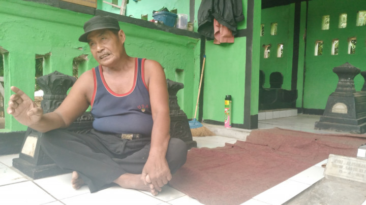 Seorang Lelaki di Kulon Progo 11 Tahun Tinggal di Makam