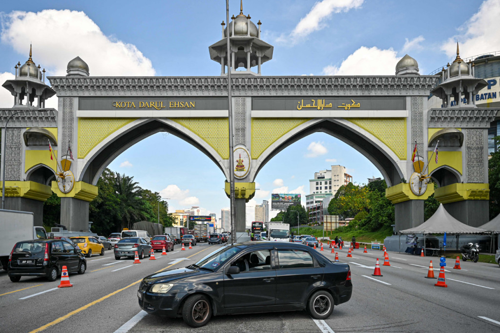 Potret Malaysia di Hari Pertama Full Lockdown