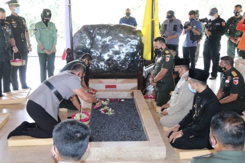 Ziarah ke Makam Bung Karno, Pangdam: Pancasila Perekat Bangsa