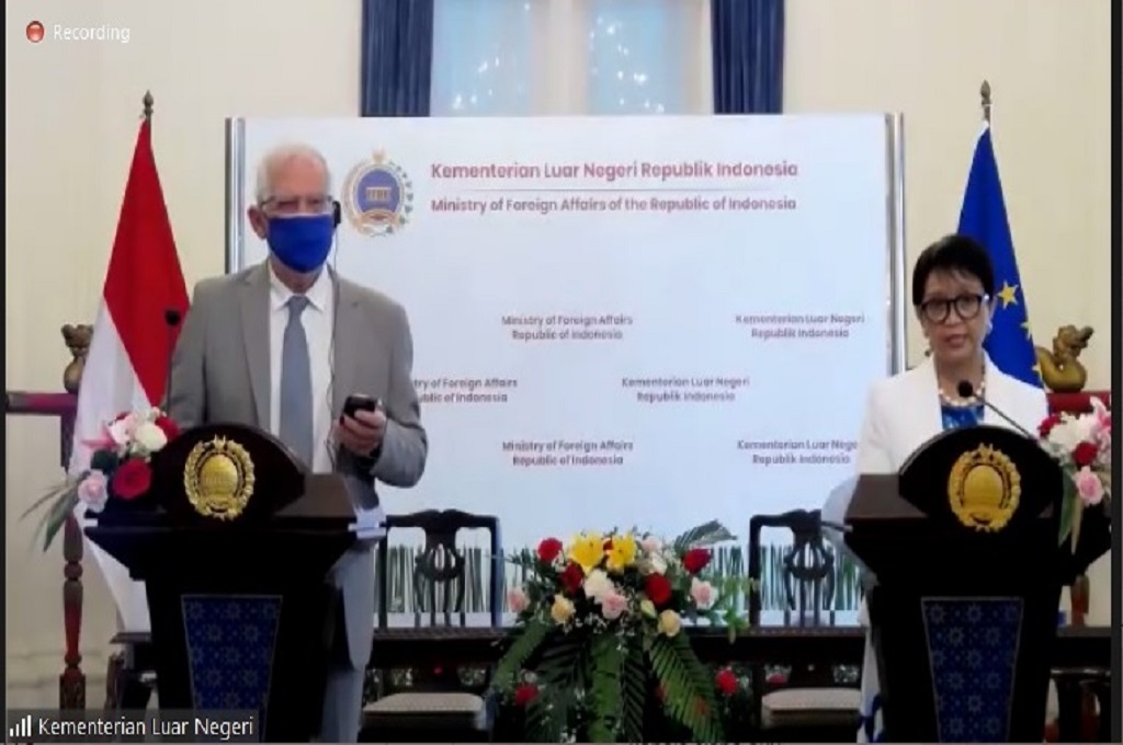 Menlu Retno Marsudi (kanan) bersama Perwakilan Urusan Luar Negeri dan Keamanan Uni Eropa Josep Borrell di Kemenlu RI, Jakarta pada Rabu, 2 Juni 2021. (Kemenlu RI)