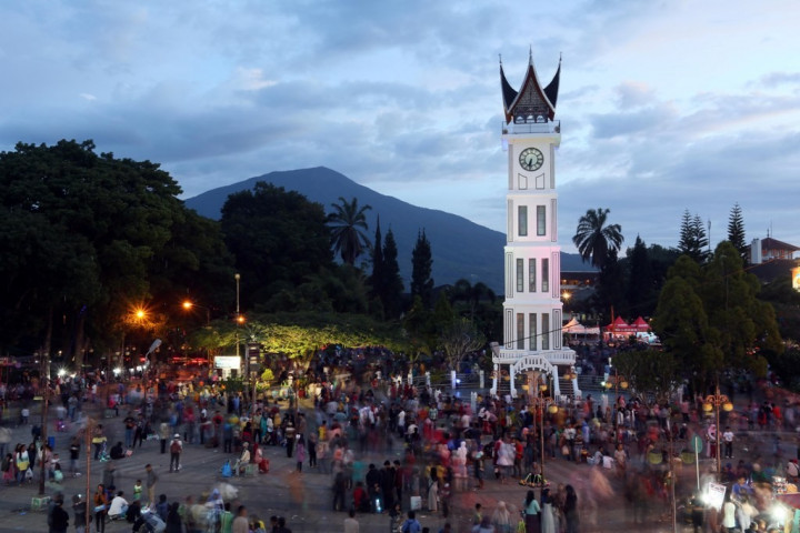 Taman Jam Gadang Bukittinggi Kembali Dibuka
