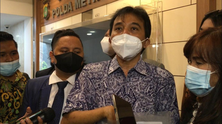 Roy Suryo Pertimbangkan Gugat Perdata Artis Lucky Alamsyah