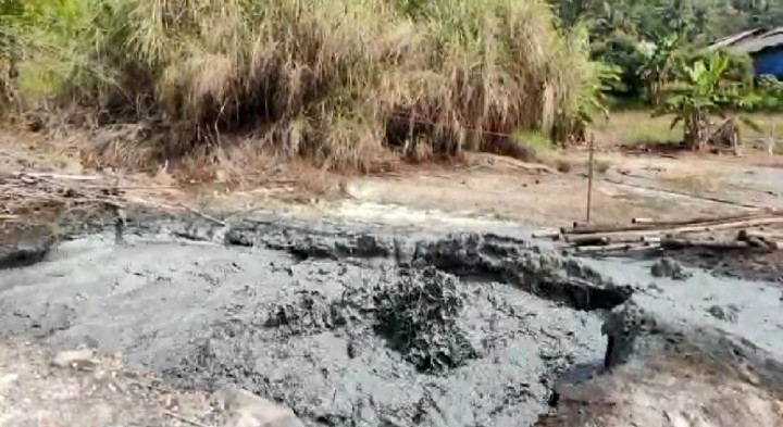 Populer Daerah, Viral Video Bupati Alor Marah ke Mensos Hingga Semburan Lumpur di Cirebon