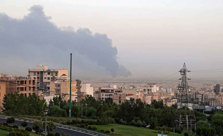 Kilang Pemasok Minyak di Teheran, Iran Terbakar