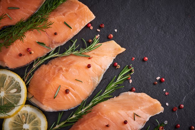 salmon salah satu ikan yang memproduksi kandungan omega-3. (Foto: Ilustrasi Freepik)