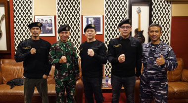 Noah dan TNI AL Nyanyikan Hymne Kenang 40 hari Gugurnya Awak Nanggala 402