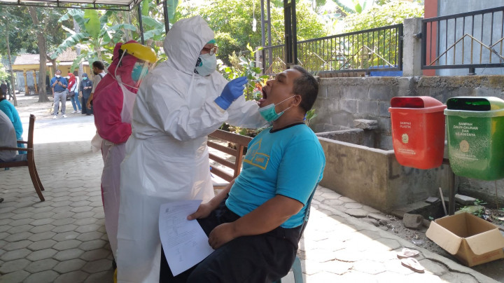 Warga Hadiri Pemakaman Jenazah Covid-19 Enggan Tes Swab PCR