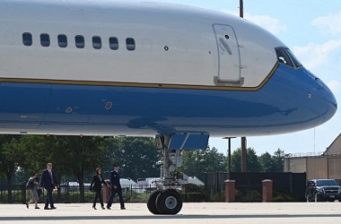 Kamala Harris Lakukan Kunjungan Luar Negeri Perdana sebagai Wapres AS