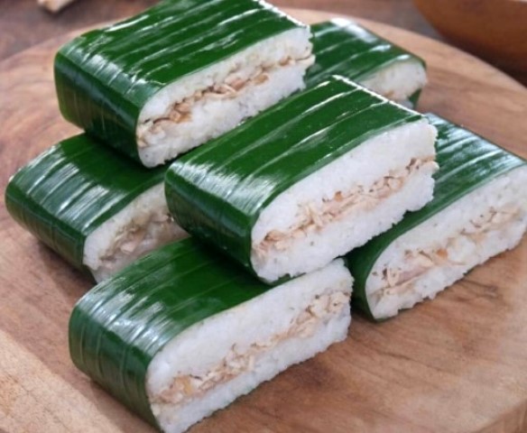 Ada caranya agar bikin lemper ayam sukses dan lezat. Sontek yuk caranya! (Foto: Dok. Instagram Mak Frida/@fridajoincoffee)