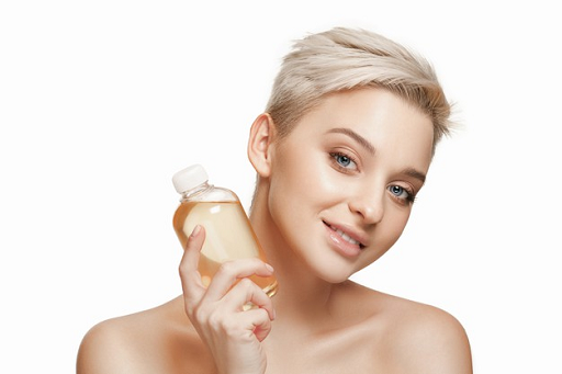 Tea tree oil efektif melawan dua bakteri yang menyebabkan jerawat seperti P. acnes dan S. epidermidis. (Foto: Ilustrasi. Dok. Freepik.com)