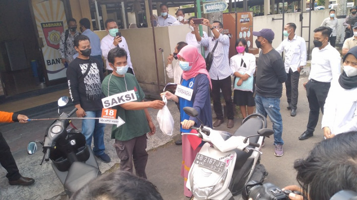 Jalani Rekonstruksi Sate Bersianida, Tersangka Menangis