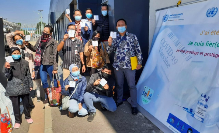 Diaspora Indonesia dan Staf KBRI di Madagaskar Jalani Vaksinasi Perdana