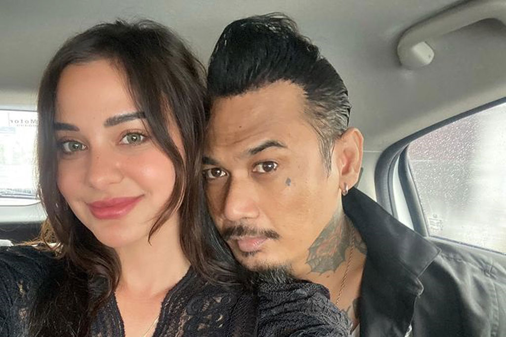 Jerinx bersama sang istri Nora Alexandra (Foto: Instagram @Jrxsid)