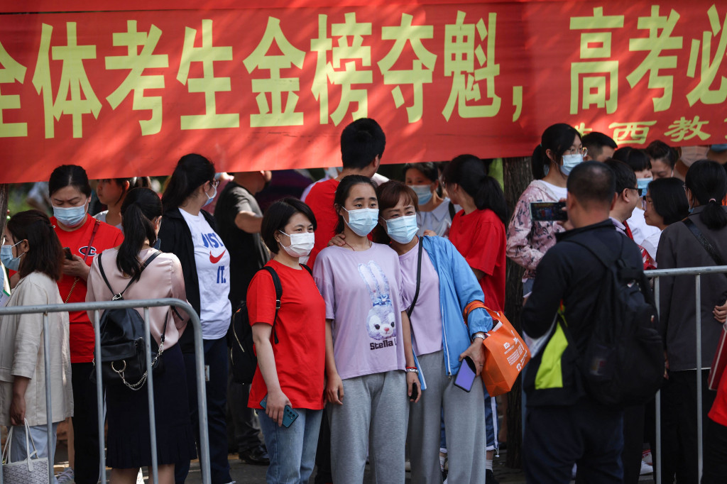 Antusiasme Siswa di Tiongkok Ikuti Ujian Gaokao