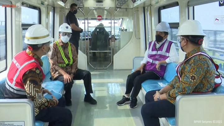 Jokowi: LRT Jabodebek Beroperasi Juni 2022