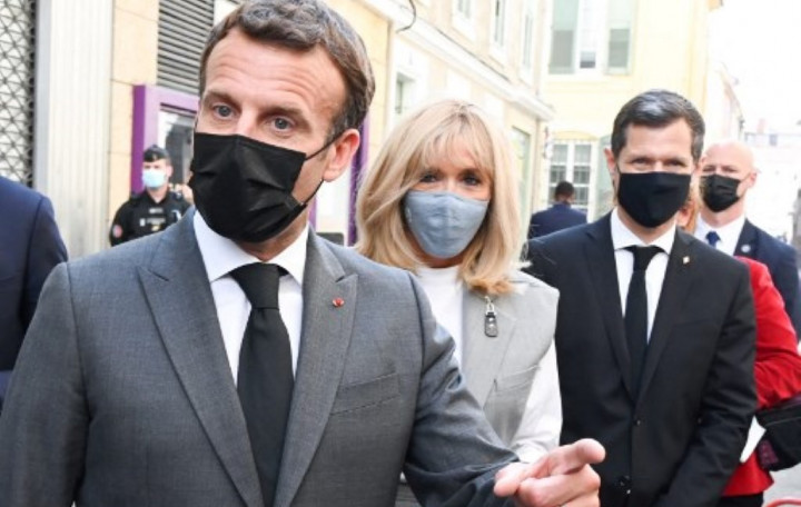 Ditampar Warga Sudah Biasa, Ini Kejadian Lebih Memalukan yang Pernah Dialami Emmanuel Macron
