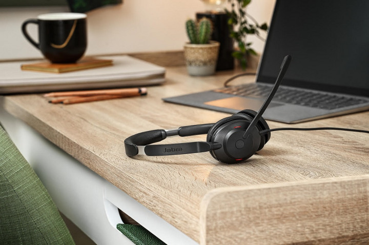 Jabra Luncurkan Headset Bersertifikasi UC, Evolve2 30