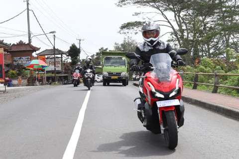 Teknik Menghindari <i>Blind Spot</i> Ketika Mengendarai Motor
