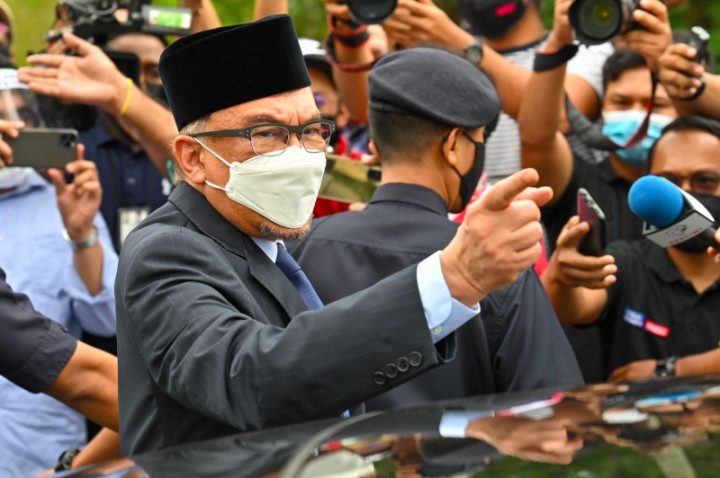 Dipanggil Raja, Anwar Ibrahim Minta Status Darurat Dicabut