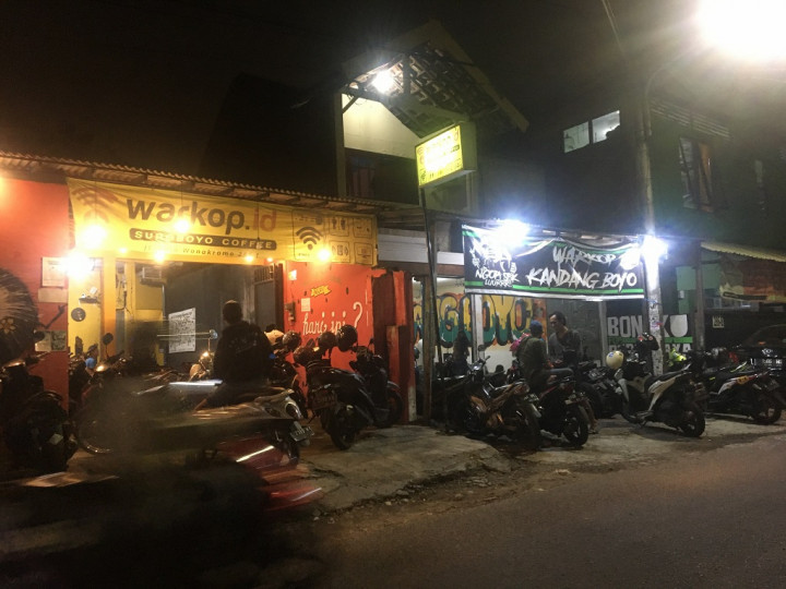 Warkop dan Angkringan di Surabaya Wajib Tutup Jam 22.00 WIB