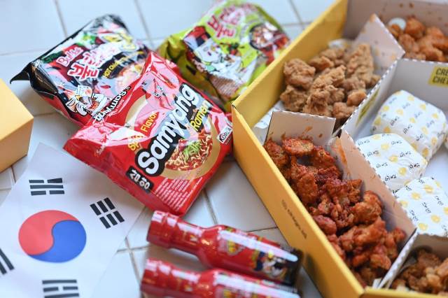 Mencari pedas yang ala Korea? Kamu bisa mencoba sensasi pedas Samyang Buldak Extreme Sauce. (Foto: Dok. PT Jakarta Boga Utama Sari)