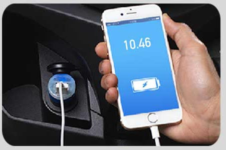 Ada Fitur Charger Di Motor, Tetap Tidak Boleh Main Hp Di Jalan