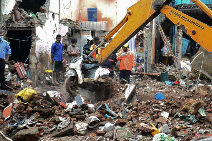Foto: 11 Meninggal Dunia akibat Robohnya Gedung di Mumbai