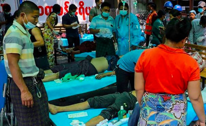 Pedemo Myanmar yang Terluka Takut Ditangkap di Rumah Sakit Militer