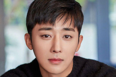 Son Ho Jun Tinggalkan YG Entertainment, Ada Apa?