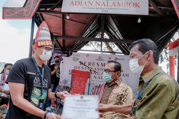Gerakkan Perekonomian, Sandiaga Resmikan Destinasi Wisata Adian Nalambok di Sumut
