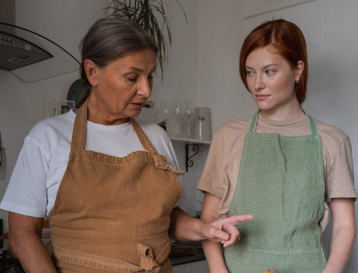 Konflik antara Mertua dengan Menantu Kerap Terjadi, Apa sih Penyebabnya?