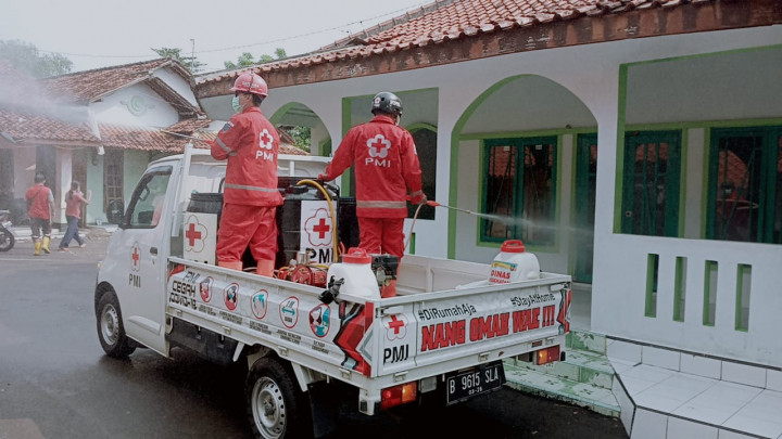 Kasus Covid-19 Tinggi, Tegal Disemprot Disinfektan