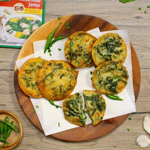 Ini lho resep bakwan baru, yaitu paduan jamur dengan bayam. Yuk, dicoba. (Foto: Dok. Endeus)